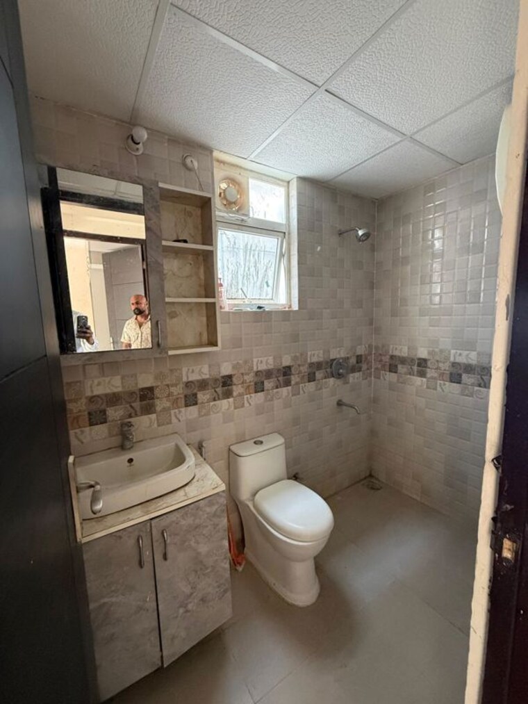 Bathroom, signature-global-park-4-and-5 2.5 Bedroom 1120 Sq.Ft. Builder Floor In Sohna Sector 36 Gurgaon 10775284