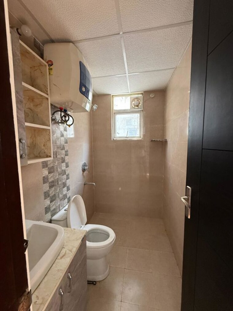 Bathroom, signature-global-park-4-and-5 2.5 Bedroom 1120 Sq.Ft. Builder Floor In Sohna Sector 36 Gurgaon 10775284