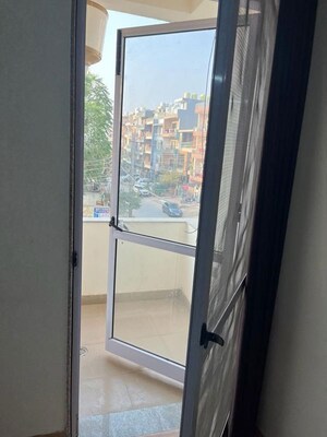 Building Lobby in 3 BHK Builder Floor at Sector 52 – for Rent