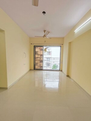 Room in 1 BHK Apartment at Aarti Kripa CHS, Dahisar West – for Rent