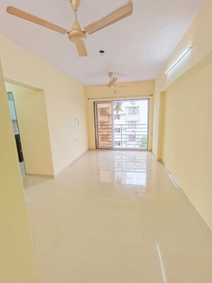 Room in 1 BHK Apartment at Aarti Kripa CHS, Dahisar West – for Rent