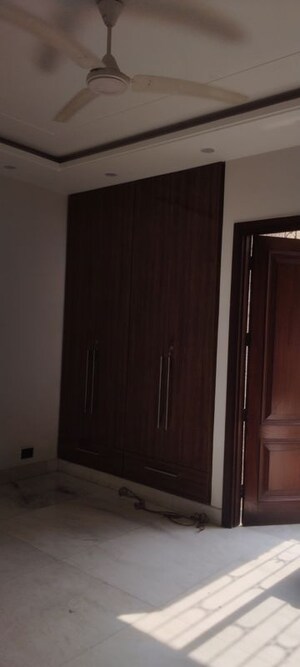 Room in 3 BHK Builder Floor at Jasola – for Rent