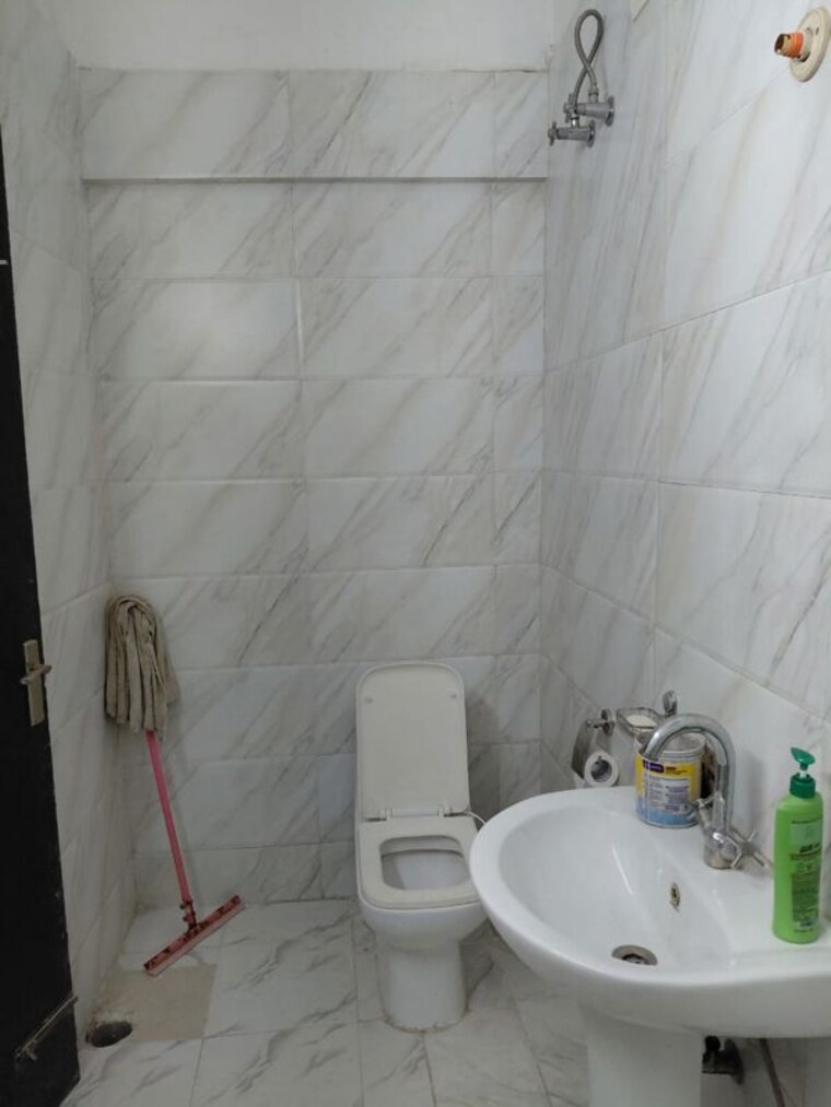 Bathroom, sector 52 3 Bedroom 175 Sq.Yd. Builder Floor In Sector 52 Gurgaon 10775331