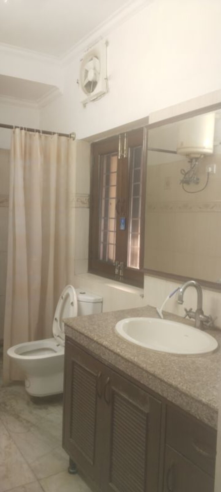 Bathroom, sarita vihar 3 Bedroom 1800 Sq.Ft. Apartment In Sarita Vihar Delhi 10775328