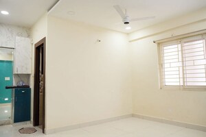 Room in 3.5 BHK Apartment at Chitrapuri Colony, Manikonda – for Rent