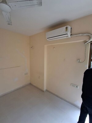 Bedroom in 2 BHK Apartment at Chembur – for Rent