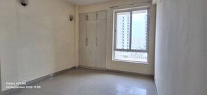 Room in 3 BHK Apartment at Unitech Escape, Sector 50 – for Rent