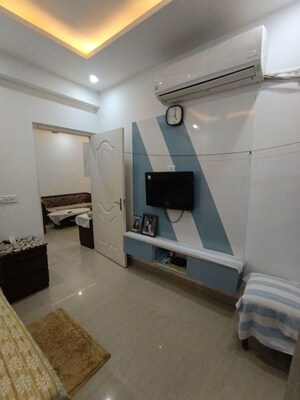 Room in 2 BHK Apartment at Shree Vardhman Mantra, Sector 67 – for Rent