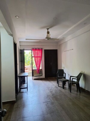 Living Room in 2 BHK Builder Floor at Sector 43 – for Rent