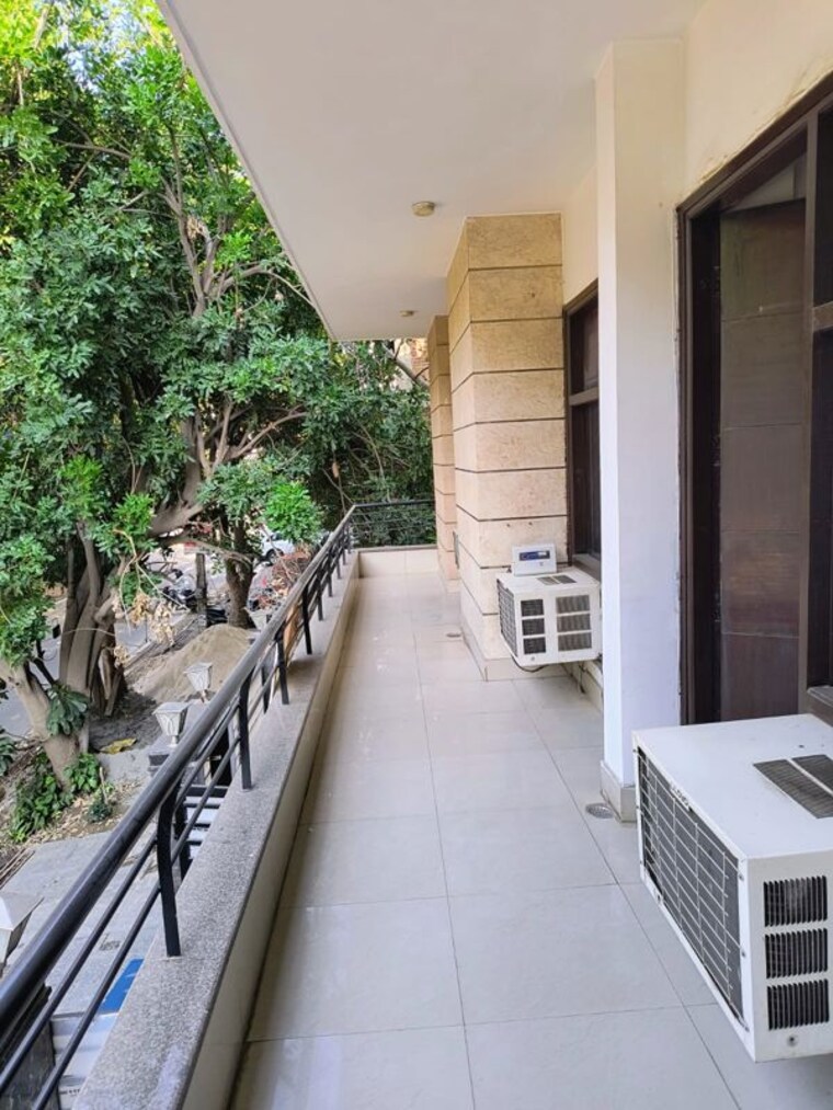 Balcony, sector 43 2 Bedroom 300 Sq.Yd. Builder Floor In Sector 43 Gurgaon 10775402