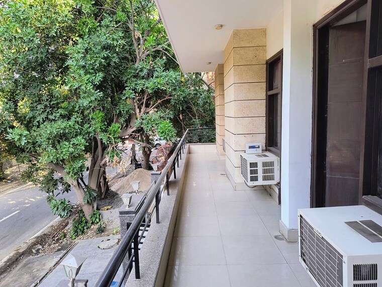 Balcony, sector 43 2 Bedroom 300 Sq.Yd. Builder Floor In Sector 43 Gurgaon 10775402