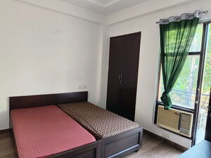 Bedroom in 2 BHK Builder Floor at Sector 43 – for Rent