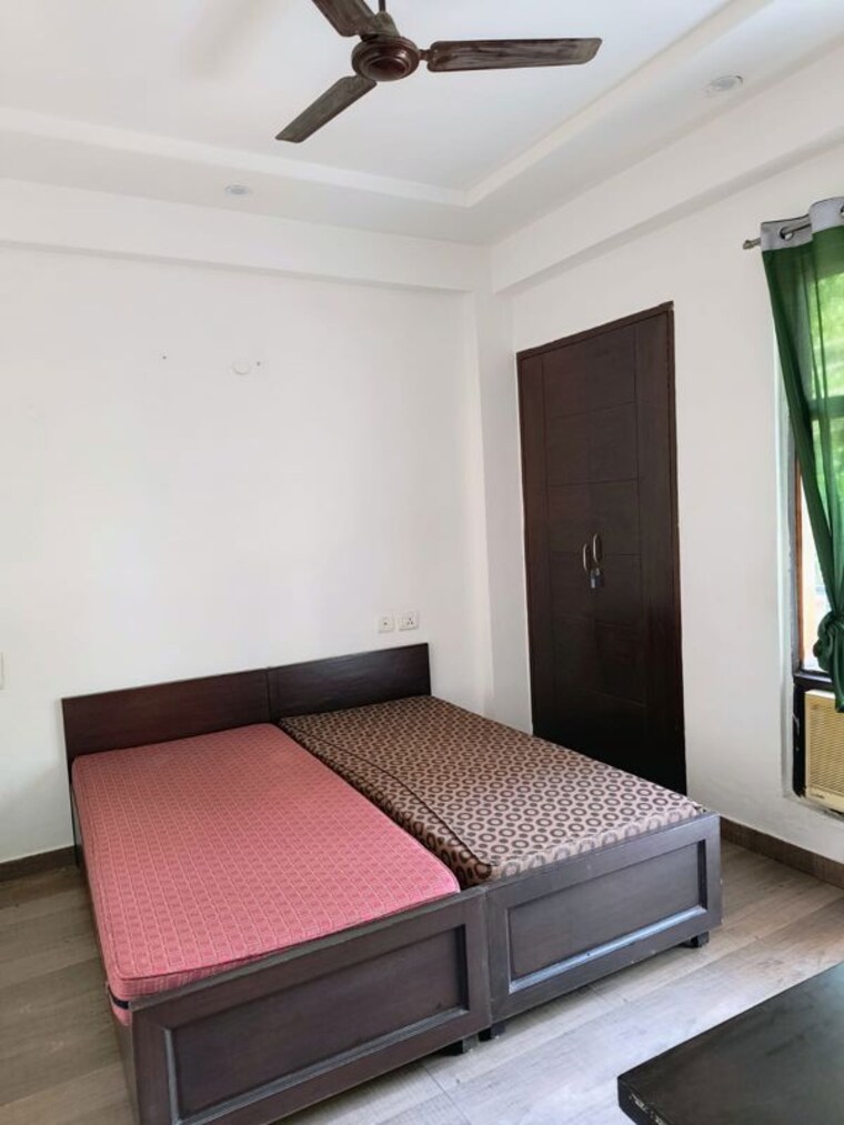 Bedroom, sector 43 2 Bedroom 300 Sq.Yd. Builder Floor In Sector 43 Gurgaon 10775402
