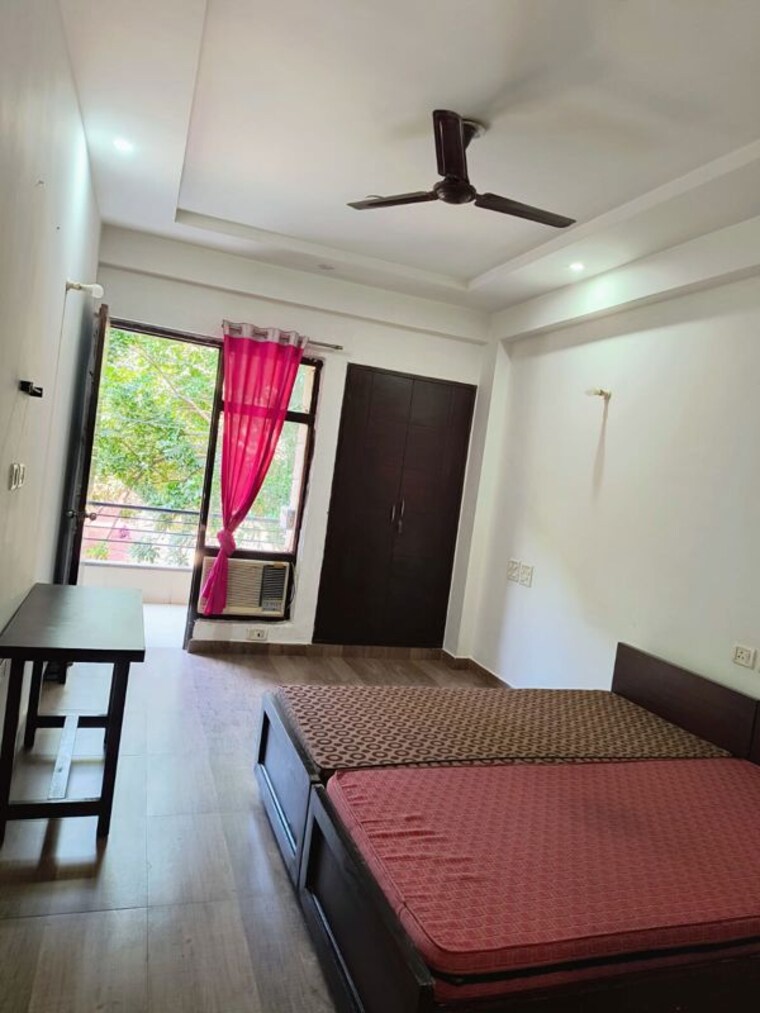 Bedroom, sector 43 2 Bedroom 300 Sq.Yd. Builder Floor In Sector 43 Gurgaon 10775402