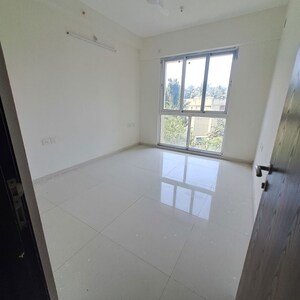 Room in 3 BHK Apartment at Sheth Vasant Lawns, Laxmi Nagar – for Rent