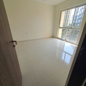 Room in 3 BHK Apartment at Sheth Vasant Lawns, Laxmi Nagar – for Rent