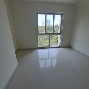 Room in 3 BHK Apartment at Sheth Vasant Lawns, Laxmi Nagar – for Rent
