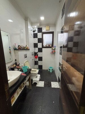 Bathroom in 2 BHK Builder Floor at Sector 57 – for Rent