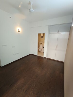 Room in 2 BHK Apartment at Supertech Hues, Sector 68 – for Rent