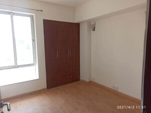 Room in 3 BHK Apartment at Unitech Escape, Sector 50 – for Rent