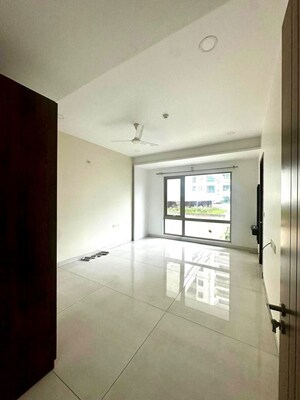 Room in 4 BHK Apartment at Jayabheri The Peaks, Narsingi – for Rent
