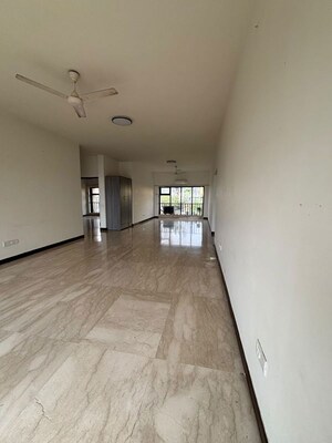 Room in 3 BHK Apartment at Sterling Seaface, Worli – for Rent