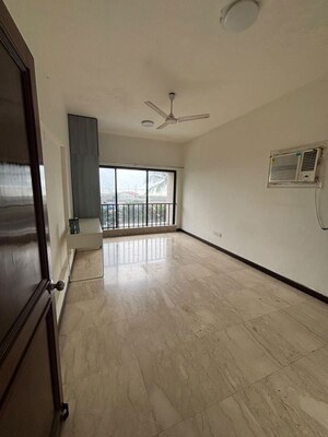 Room in 3 BHK Apartment at Sterling Seaface, Worli – for Rent