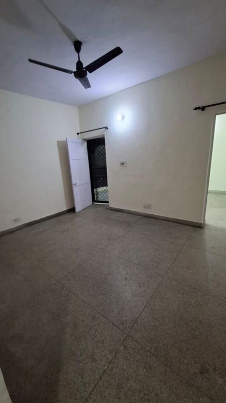 Room, mks-shiva-market 2 Bedroom 70 Sq.Yd. Apartment In Pitampura Delhi 10775543
