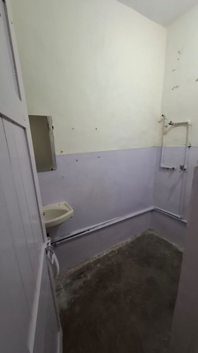 Bathroom, mks-shiva-market 2 Bedroom 70 Sq.Yd. Apartment In Pitampura Delhi 10775543