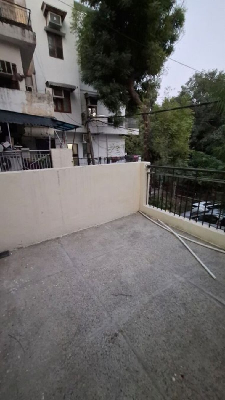Balcony, mks-shiva-market 2 Bedroom 70 Sq.Yd. Apartment In Pitampura Delhi 10775543