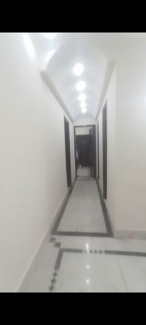 Furnished Amenities in 3.5 BHK Builder Floor at Vikas Puri – for Sale