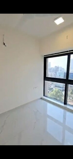 Room in 2 BHK Apartment at Paradigm Antalya, Oshiwara – for Rent