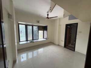 Room in 2 BHK Apartment at Santacruz West – for Rent