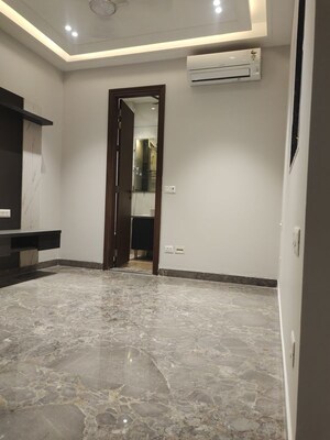 Furnished Amenities in 3 BHK Builder Floor at East Of Kailash – for Rent