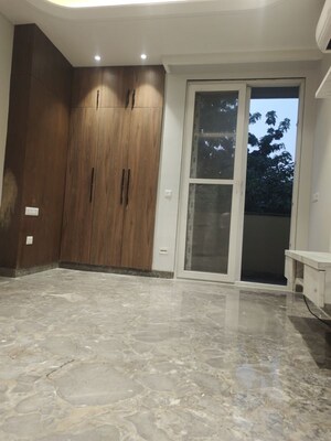 Furnished Amenities in 3 BHK Builder Floor at East Of Kailash – for Rent
