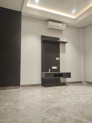 Furnished Amenities in 3 BHK Builder Floor at East Of Kailash – for Rent
