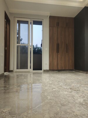 Furnished Amenities in 3 BHK Builder Floor at East Of Kailash – for Rent