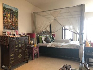 Room in 3 BHK Apartment at Oberoi Realty Sky Heights, Andheri West – for Sale