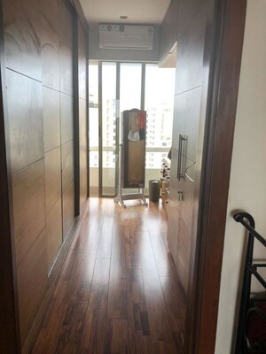 Room in 3 BHK Apartment at Oberoi Realty Sky Heights, Andheri West – for Sale