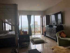 Team Area in 3 BHK Apartment at Oberoi Realty Sky Heights, Andheri West – for Rent