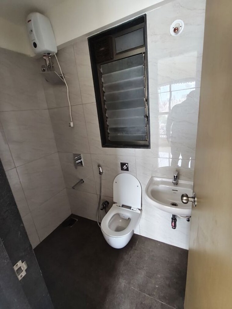 Bathroom, chandak-34-park-estate 2 Bedroom 617 Sq.Ft. Apartment In Goregaon West Mumbai 10775680