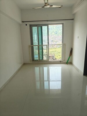 Room in 2 BHK Apartment at Mayfair The View, Vikhroli West – for Rent