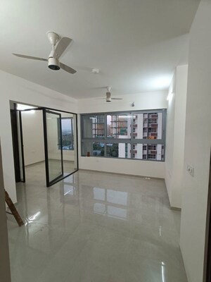 Room in 1.5 BHK Apartment at Piramal Vaikunth, Balkum Pada – for Rent