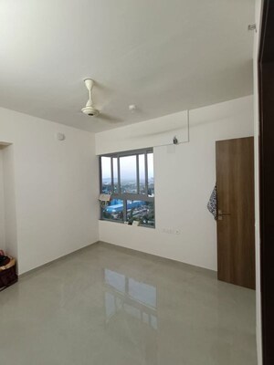 Room in 1.5 BHK Apartment at Piramal Vaikunth, Balkum Pada – for Rent