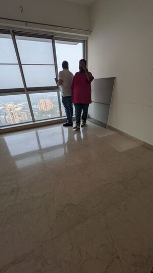 Room in 1 BHK Apartment at Siddha Sky, Sion – for Rent