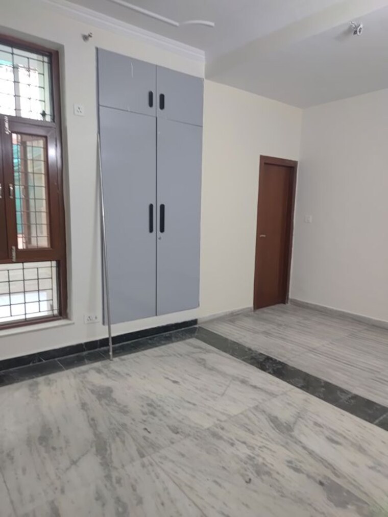 undefined, rwa-apartments-sector-40 3.5 Bedroom 200 Sq.Mt. Builder Floor In Sector 40 Noida 10775727