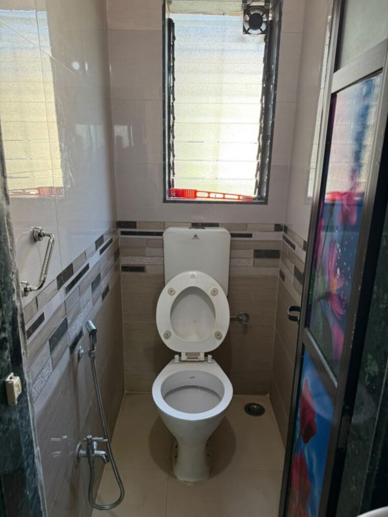 Bathroom, damji-shamji-mahavir-milestone 3 Bedroom 960 Sq.Ft. Apartment In Vasant Vihar Thane 10775724