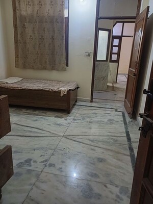 Room in 3 BHK Builder Floor at Laxmi Nagar – for Rent