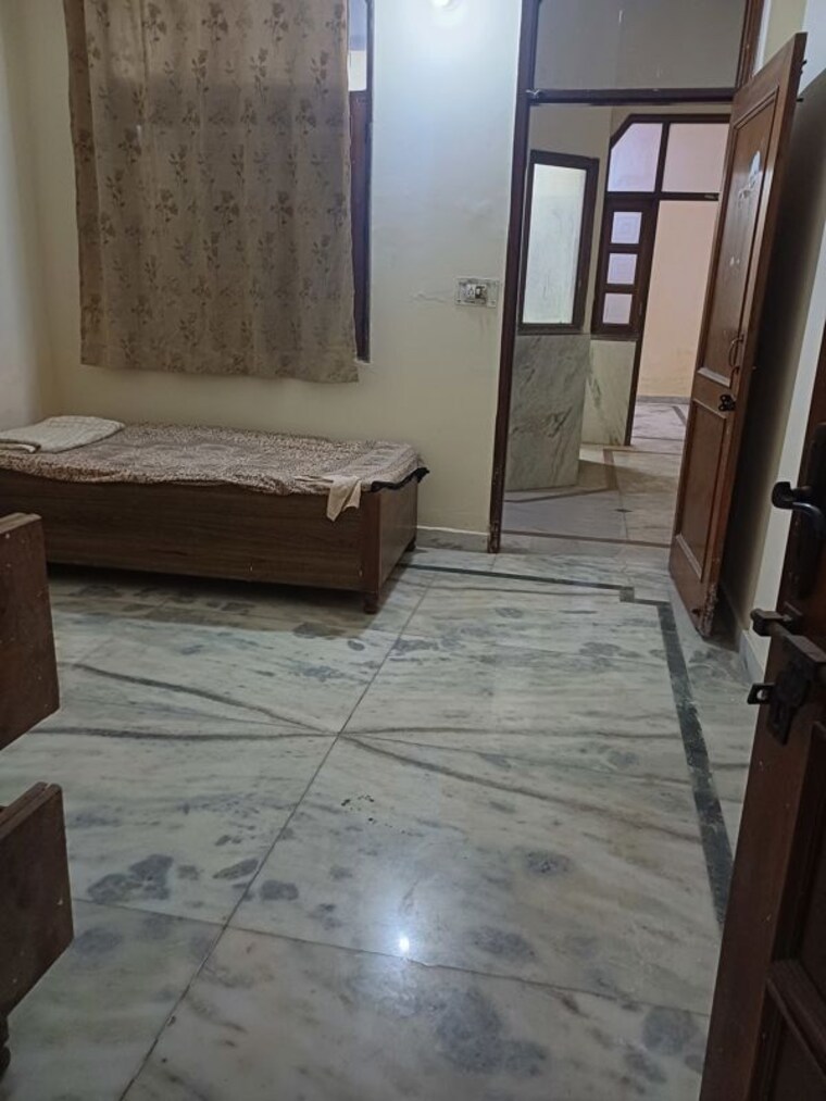 Room, laxmi nagar 3 Bedroom 150 Sq.Yd. Builder Floor In Laxmi Nagar Delhi 10773568