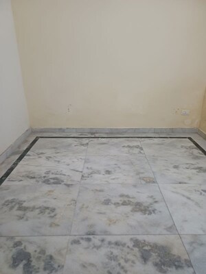 Room in 3 BHK Builder Floor at Laxmi Nagar – for Rent